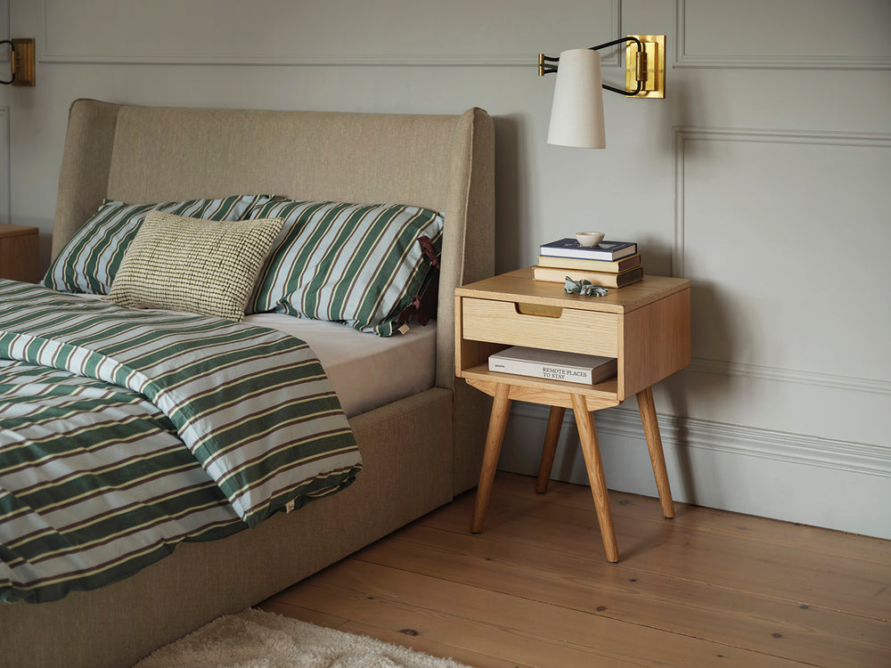 Bedside Table 01 Oak